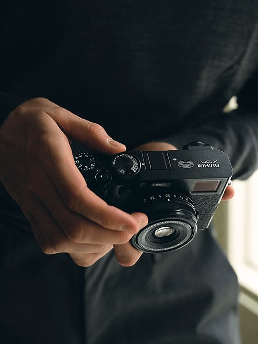 Fujifilm X100VI: 40.2MP, 23mm Lens, Built-in ND Filter - Black — image 1